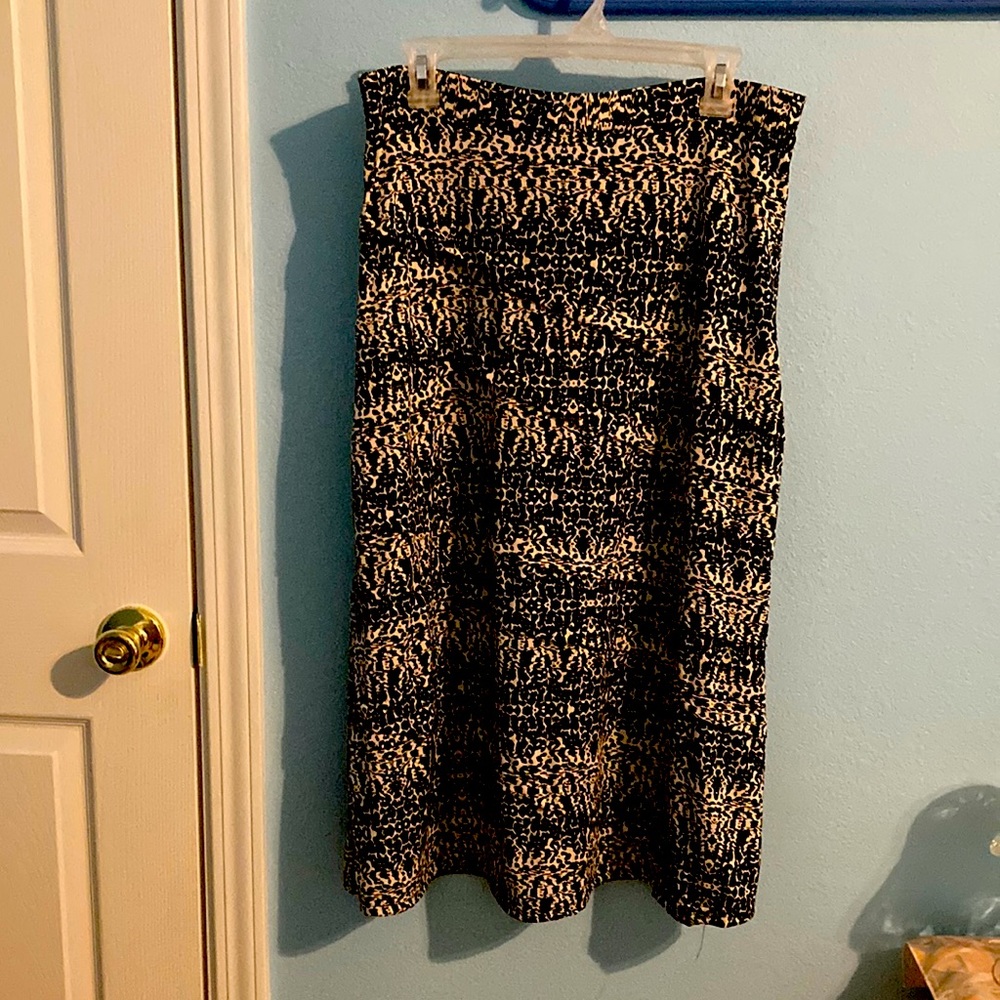 Mid length Skirt. Black & Tan size lg with ruffles down the length. Cute w boots